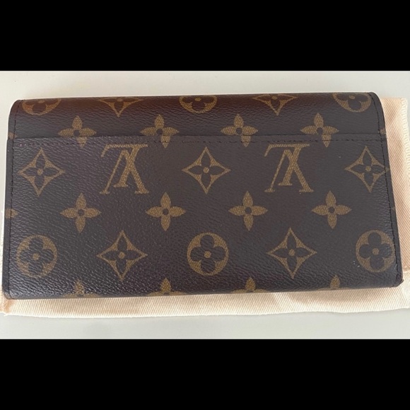 Authentic Louis Vuitton Sarah Wallet - Picture 8 of 11